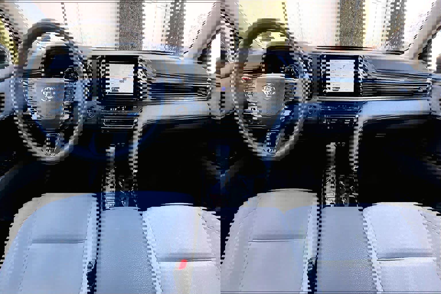 Used 2025 Toyota Camry LE image 16