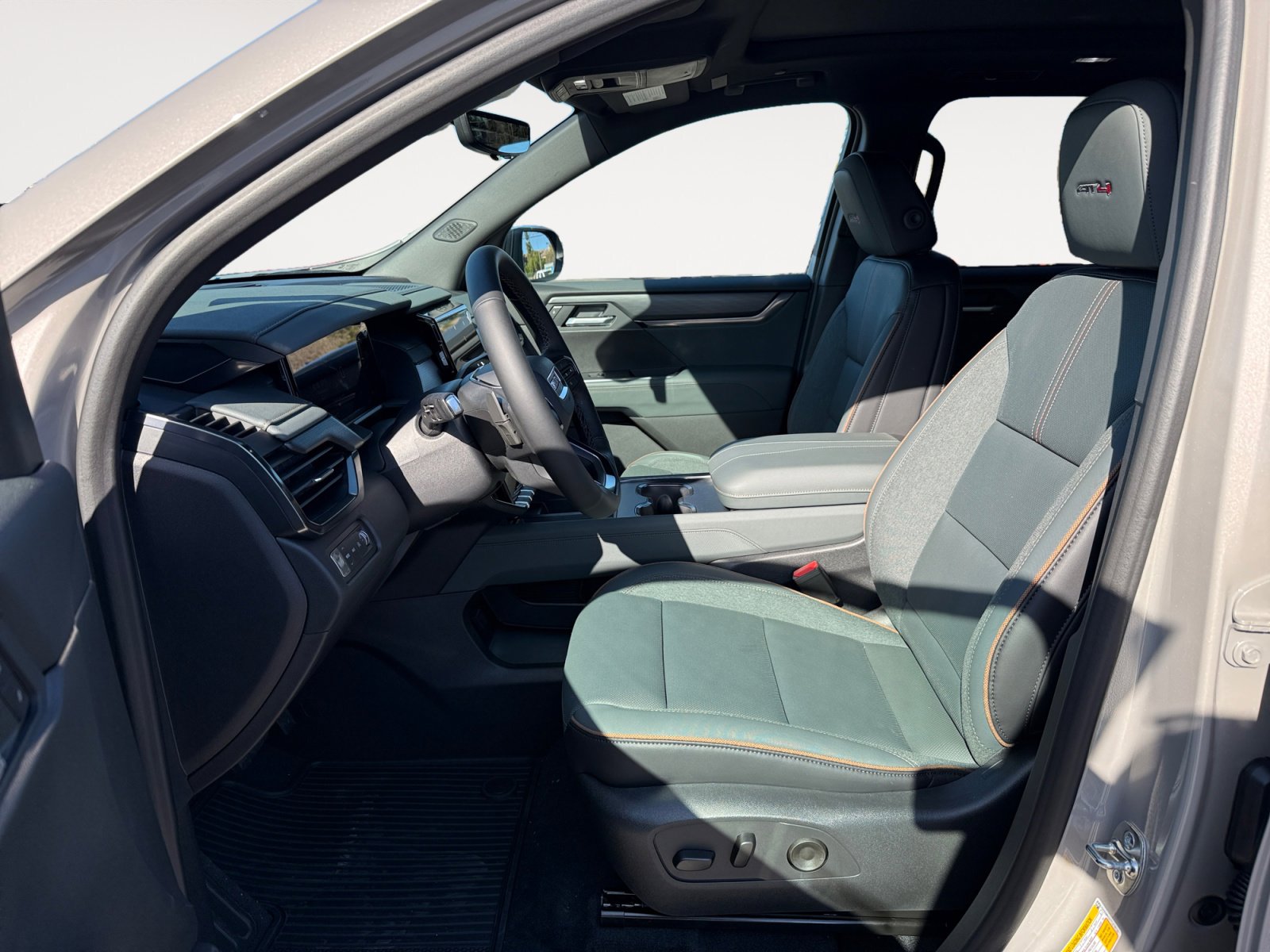 New 2026 GMC Acadia AT4 w/ Luxury Package image 10