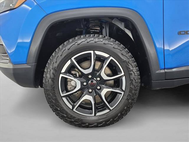 Certified 2025 Jeep Compass Trailhawk w/ Trailhawk Elite Group AWD/4WD image 26