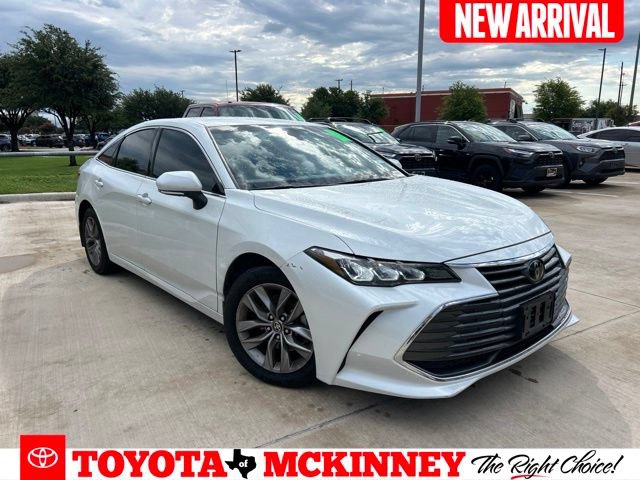 Used 2022 Toyota Avalon XLE FWD image 1