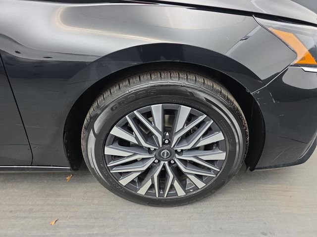 Used 2024 Nissan Altima 2.5 SV image 12