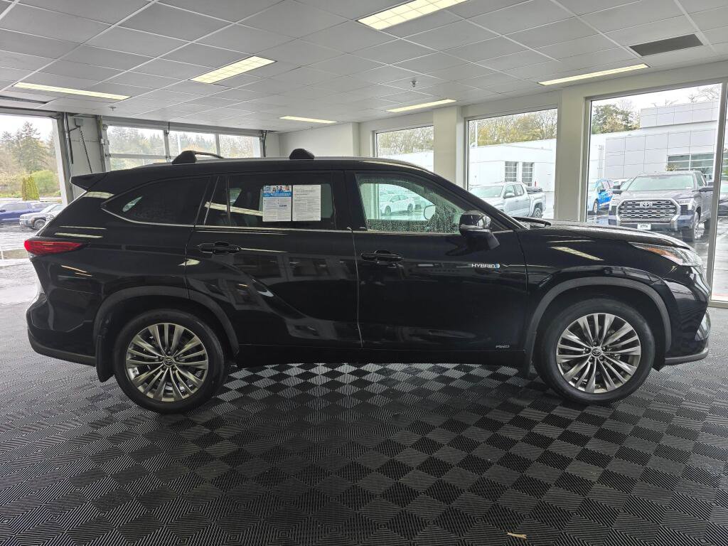Used 2021 Toyota Highlander Platinum image 2