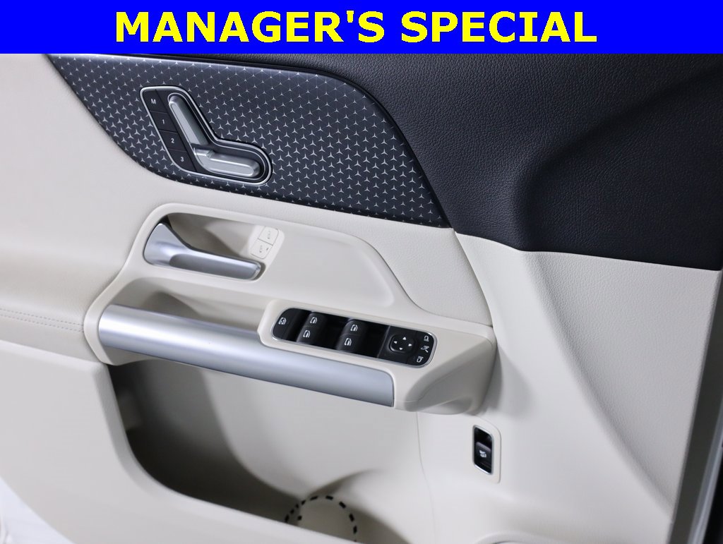 Used 2025 Mercedes-Benz GLA 250 4MATIC image 11