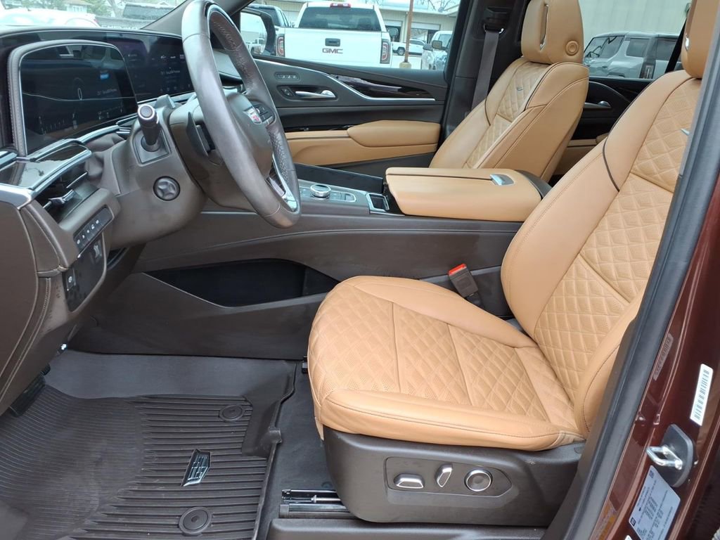 Used 2023 Cadillac Escalade Premium Luxury image 10