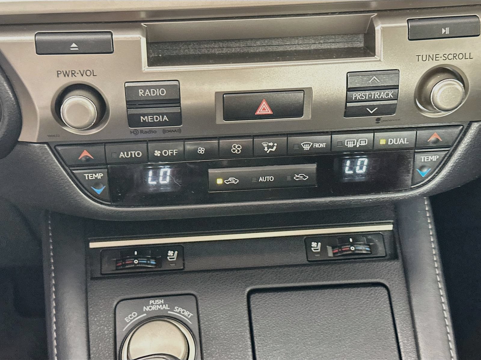 Used 2016 Lexus ES 350 w/ Premium Package w/Wood Trim FWD image 15