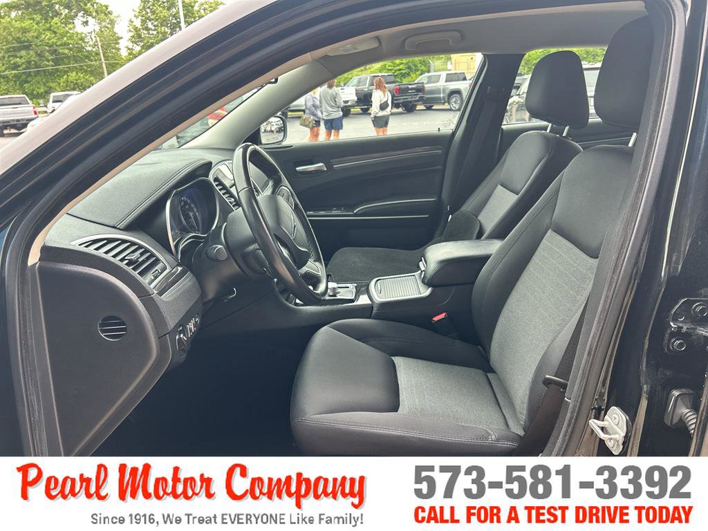 Used 2021 Chrysler 300 Touring w/ Sport Appearance Package RWD image 11