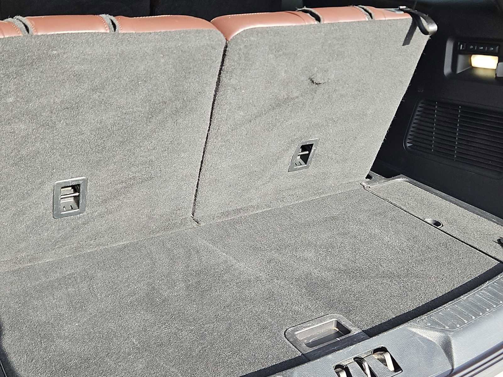 Used 2022 Ford Explorer Platinum w/ Equipment Group 601A AWD/4WD image 23