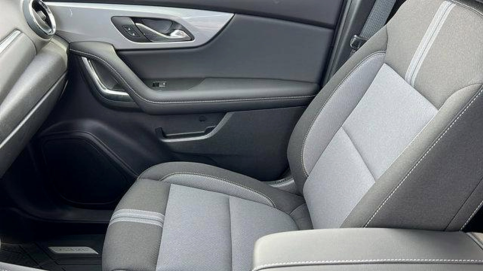 New 2025 Chevrolet Blazer LT w/ Convenience Package image 19