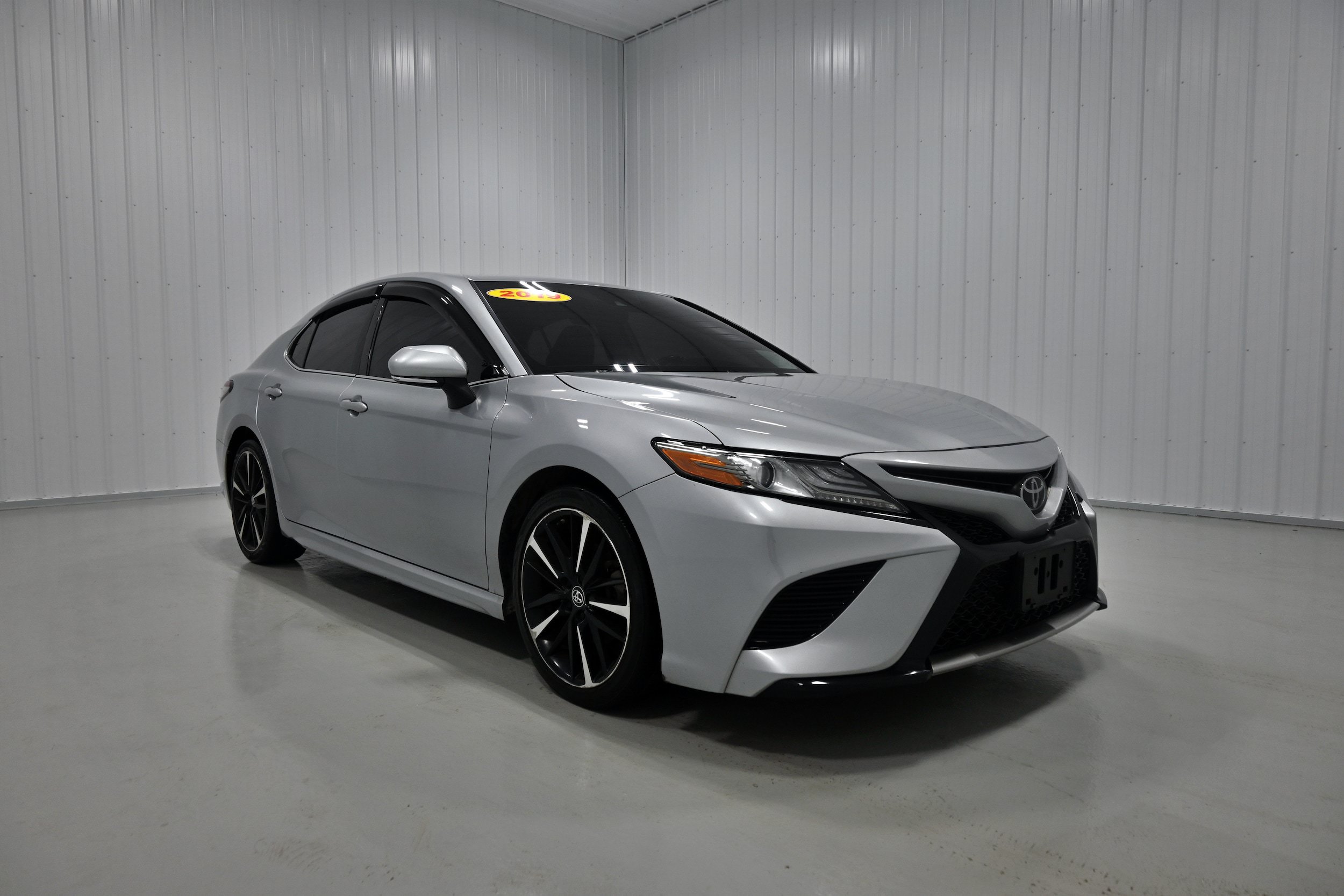 Used 2019 Toyota Camry XSE FWD image 3