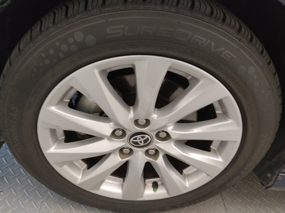 Used 2020 Toyota Camry LE FWD image 31