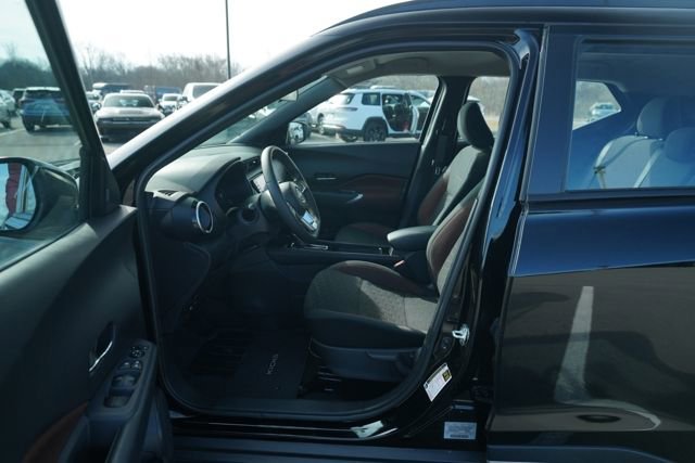 Used 2024 Nissan Kicks SR image 11