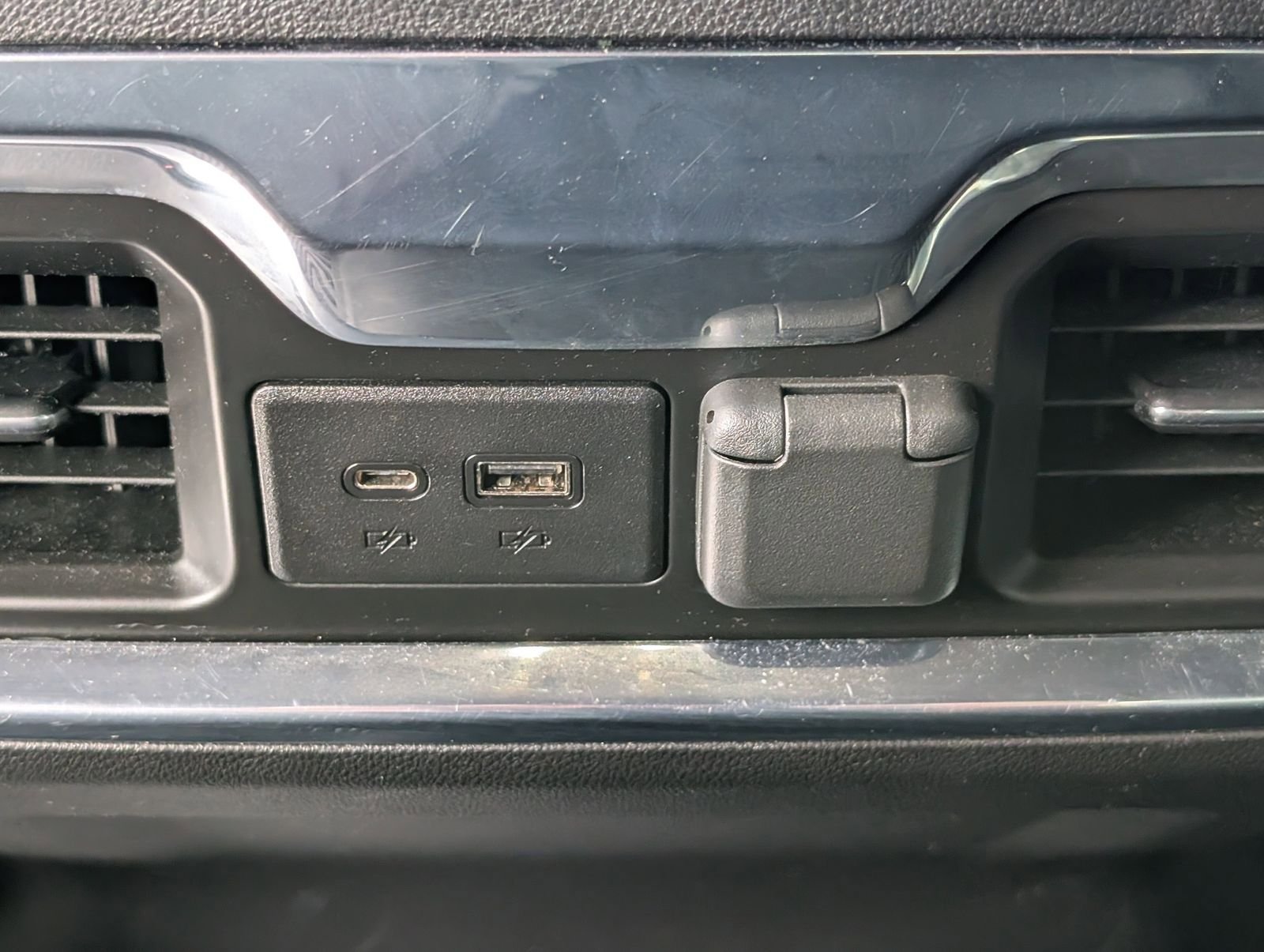 Used 2022 Chevrolet Silverado 2500 High Country w/ Technology Package AWD/4WD image 34