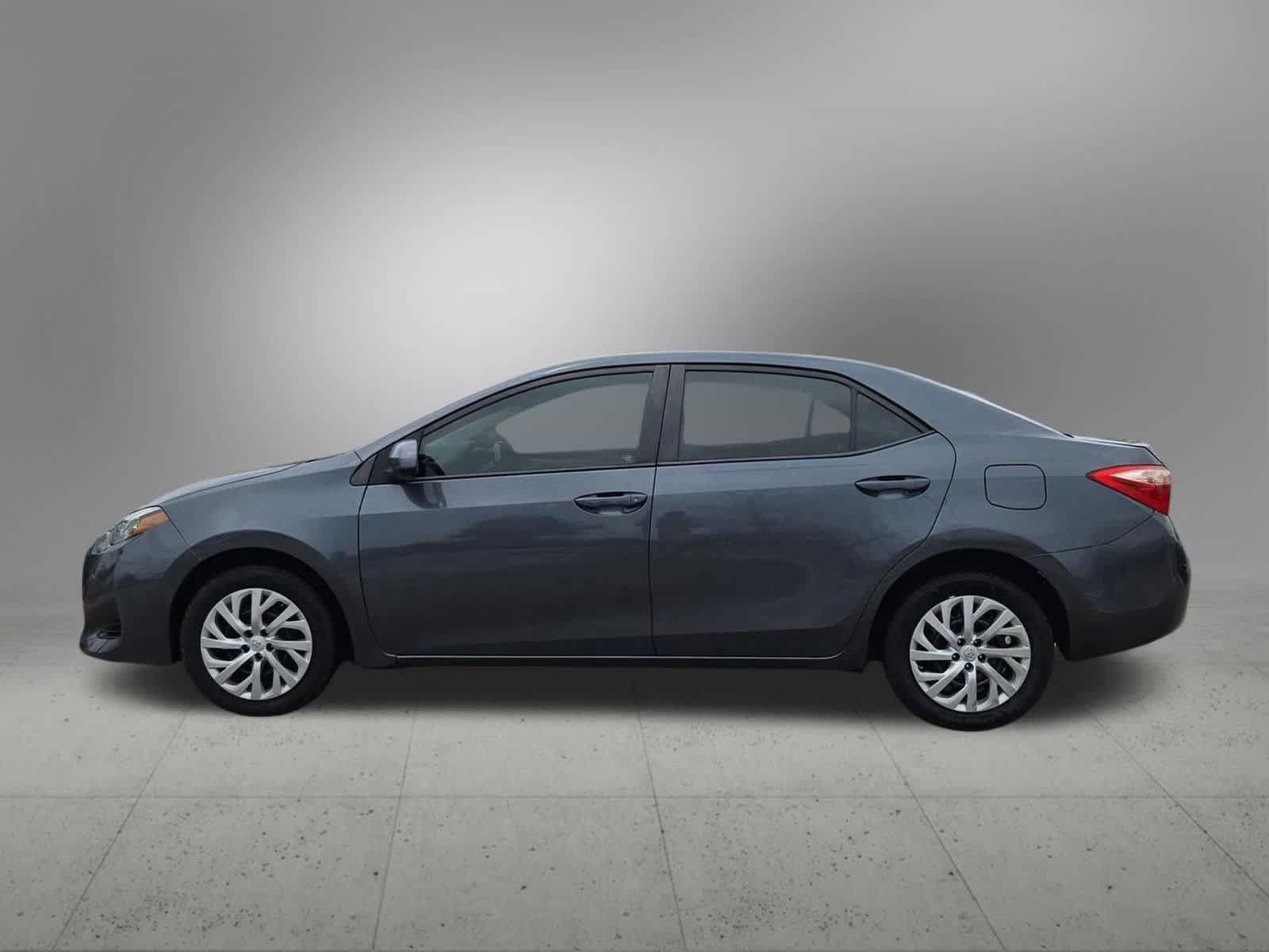 Used 2017 Toyota Corolla LE FWD image 3