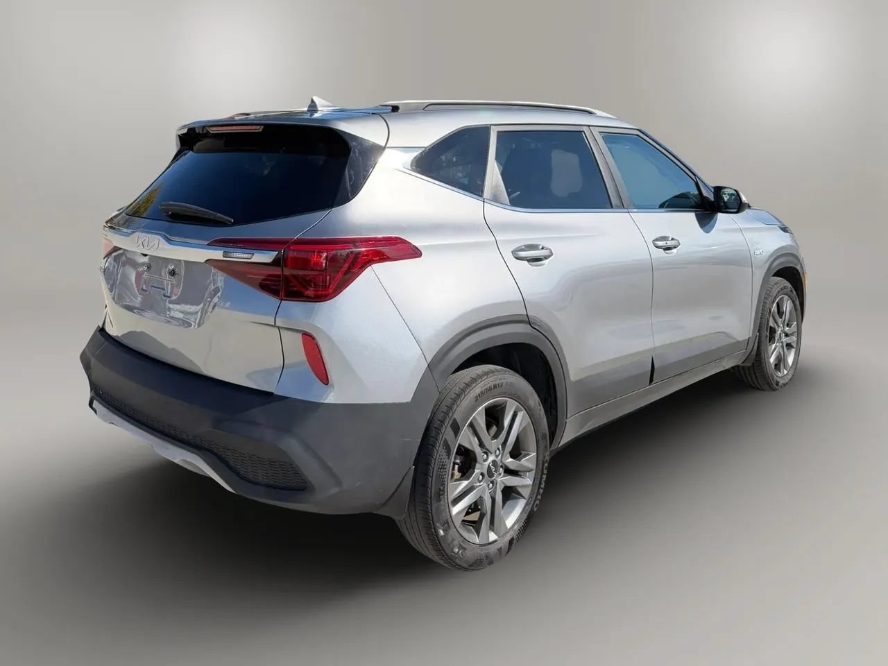 Used 2023 Kia Seltos S w/ Navigation Package AWD/4WD image 5