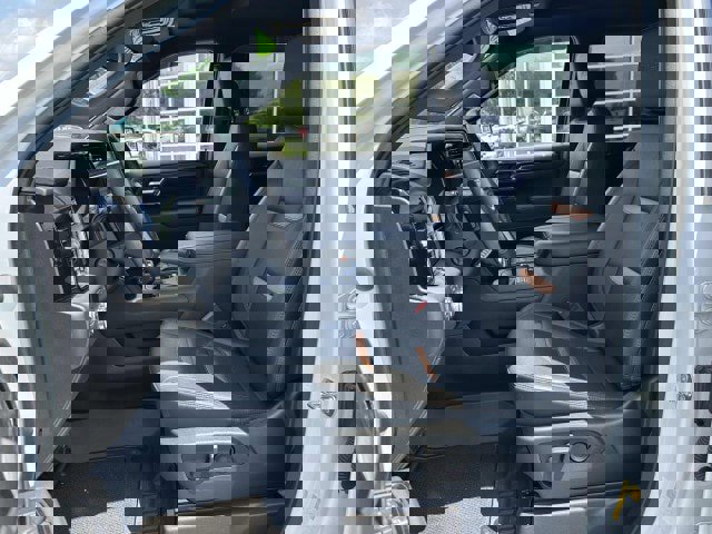 Used 2023 GMC Sierra 1500 AT4 image 13