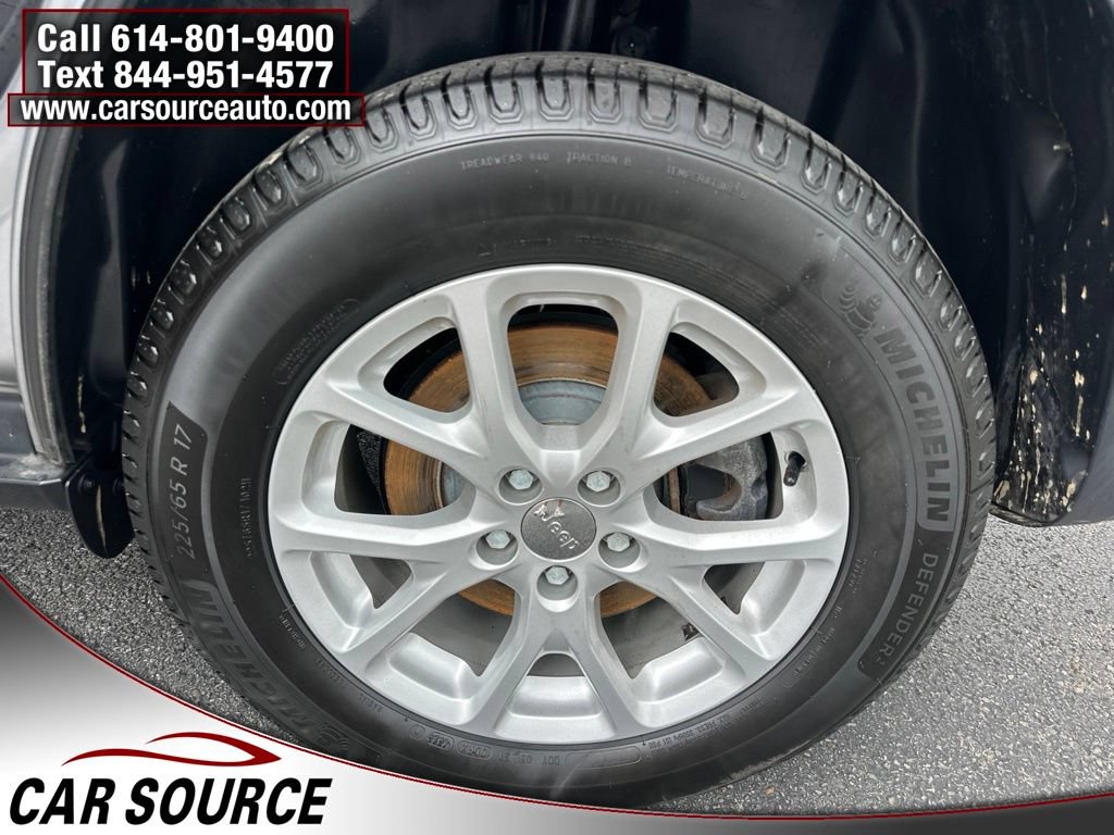 Used 2017 Jeep Cherokee Latitude w/ Comfort/Convenience Group AWD/4WD image 16
