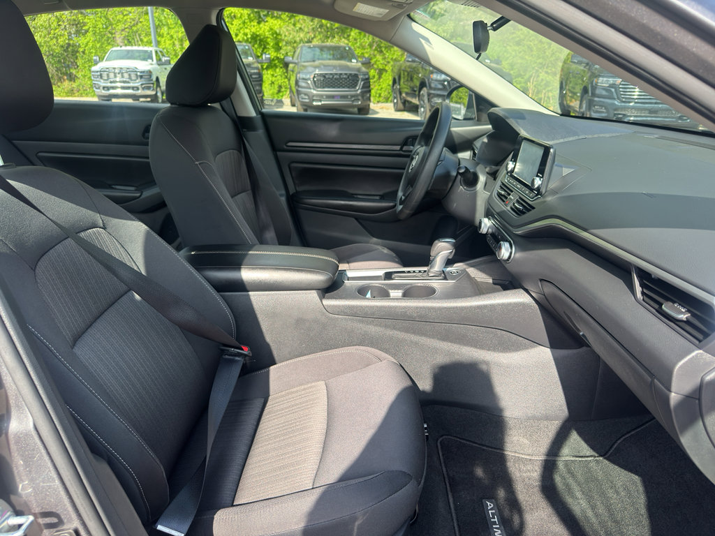 Used 2024 Nissan Altima 2.5 S FWD image 16