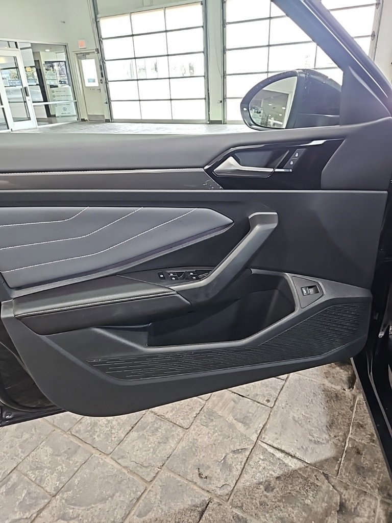 Used 2025 Volkswagen Jetta SEL image 25