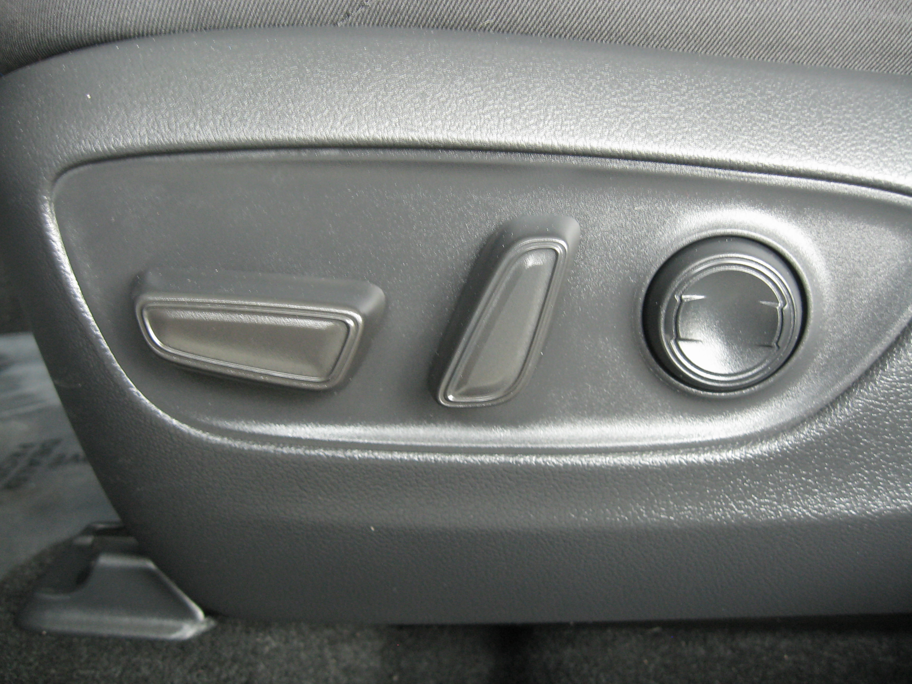 Used 2023 Toyota RAV4 SE w/ Convenience Package image 13