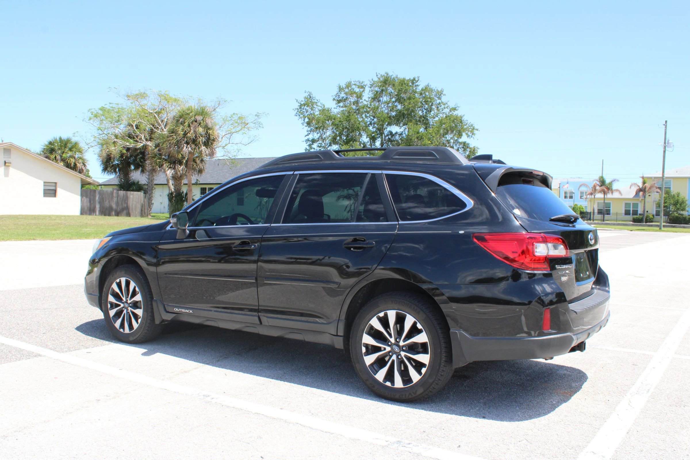 Used 2016 Subaru Outback 2.5i Limited AWD/4WD image 3