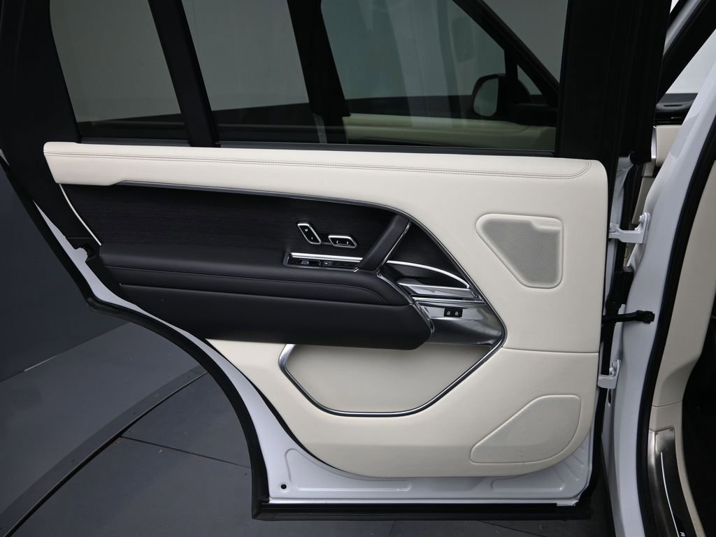 Used 2022 Land Rover Range Rover Long Wheelbase SE image 21