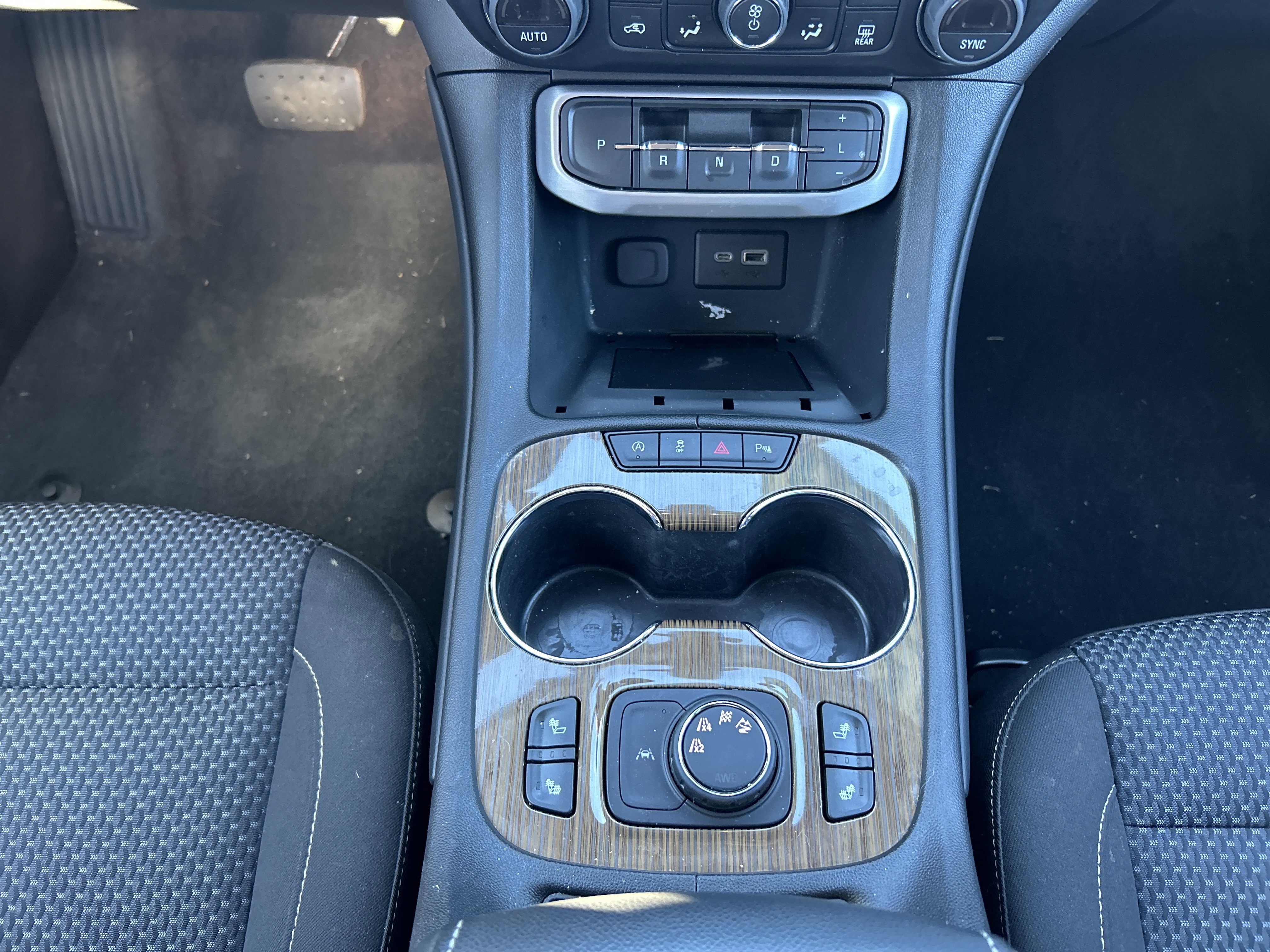 Used 2023 GMC Acadia SLE w/ Driver Convenience Package image 56