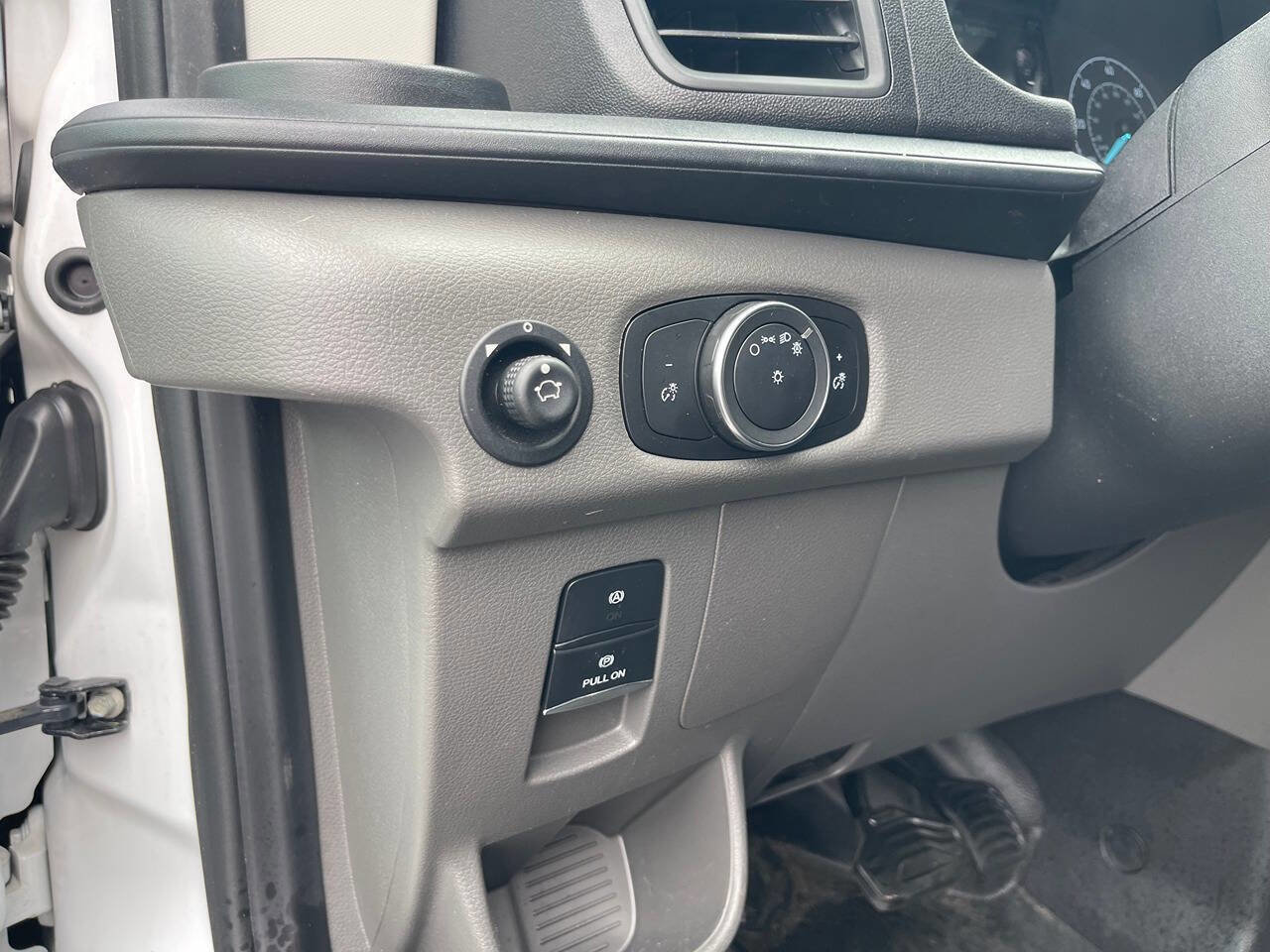 Used 2022 Ford Transit 150 Low Roof RWD image 18