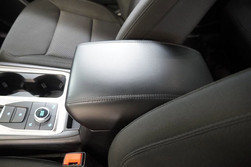 Used 2023 Ford Explorer XLT AWD/4WD image 22