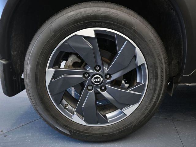 Used 2024 Nissan Rogue SV image 9