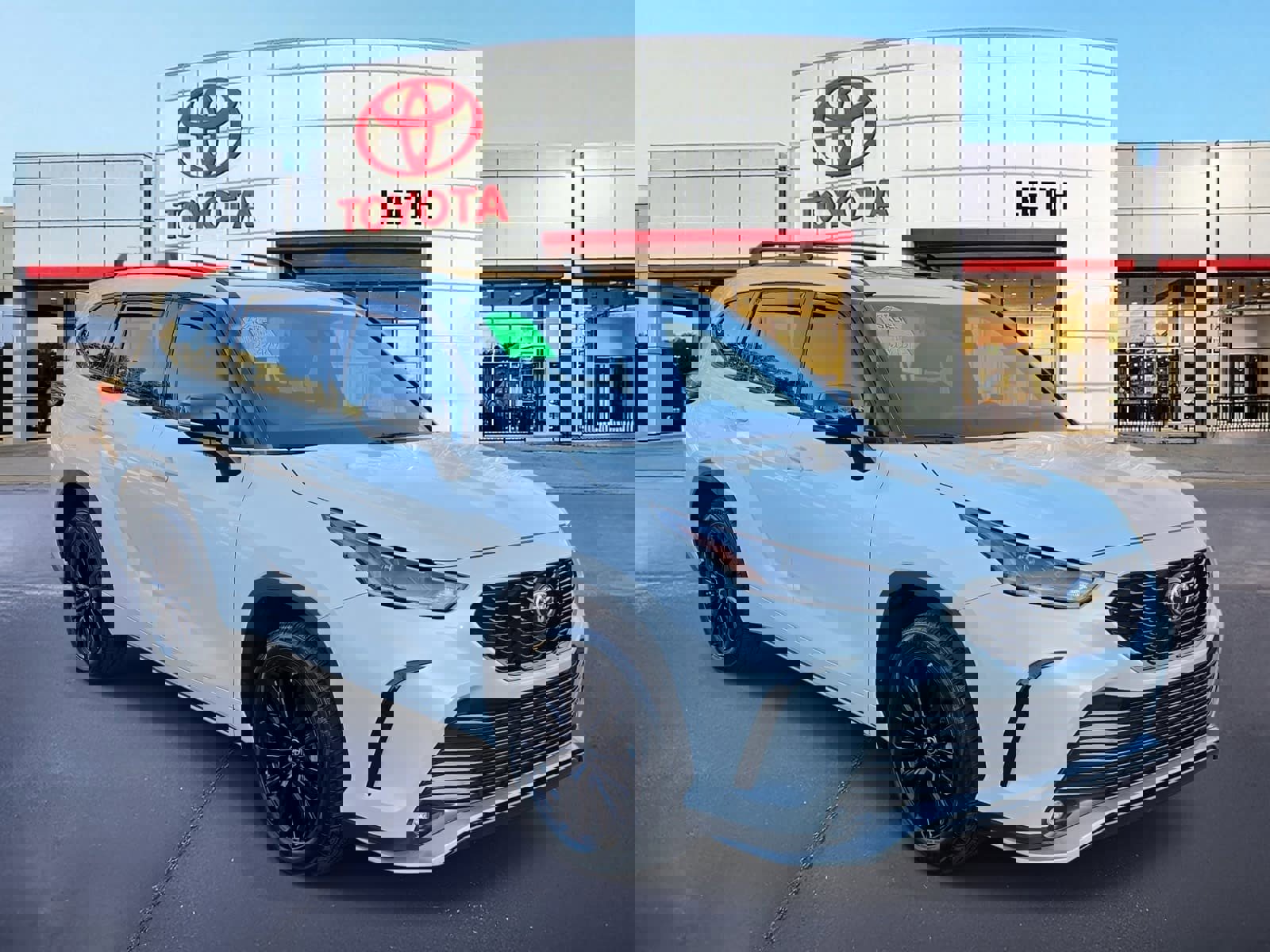 Used 2023 Toyota Highlander XSE image 3