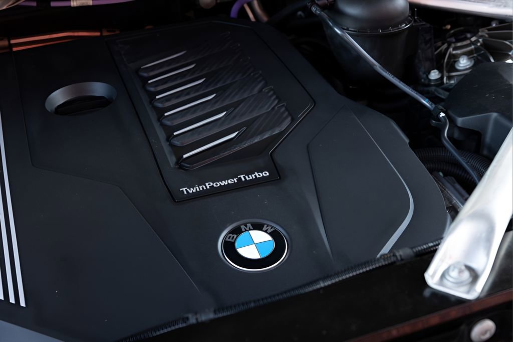 Used 2022 BMW X5 xDrive40i w/ M Sport Package AWD/4WD image 92