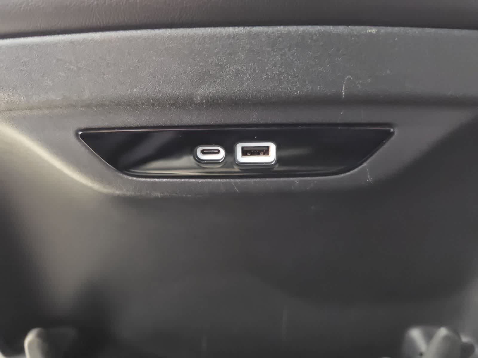 Used 2025 Chrysler Pacifica Limited FWD image 34