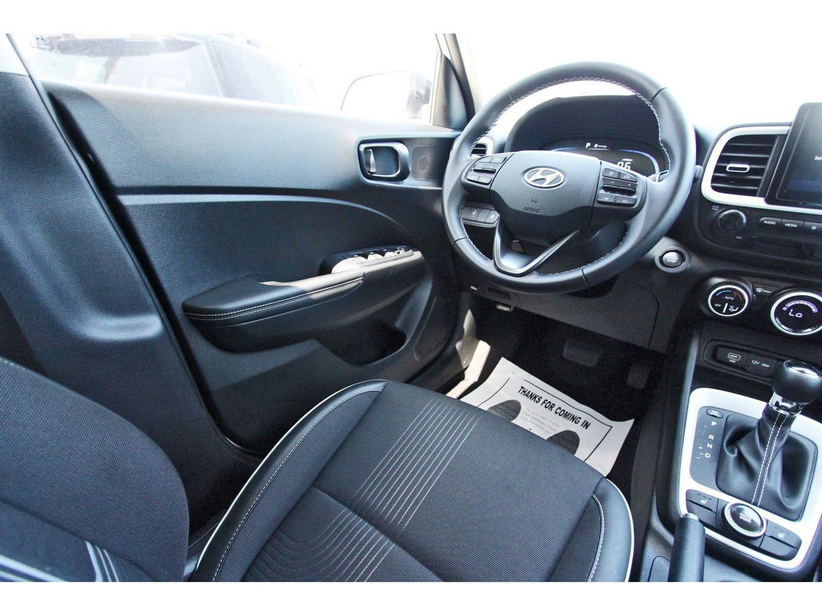 Used 2025 Hyundai Venue Limited image 10