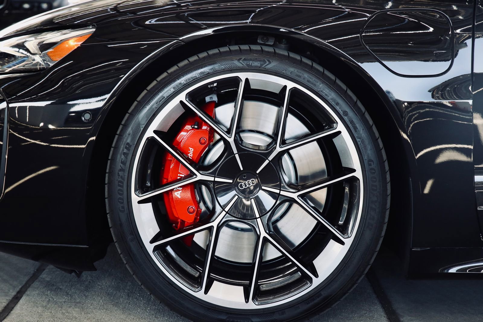 New 2026 Audi RS e-tron GT performance image 8