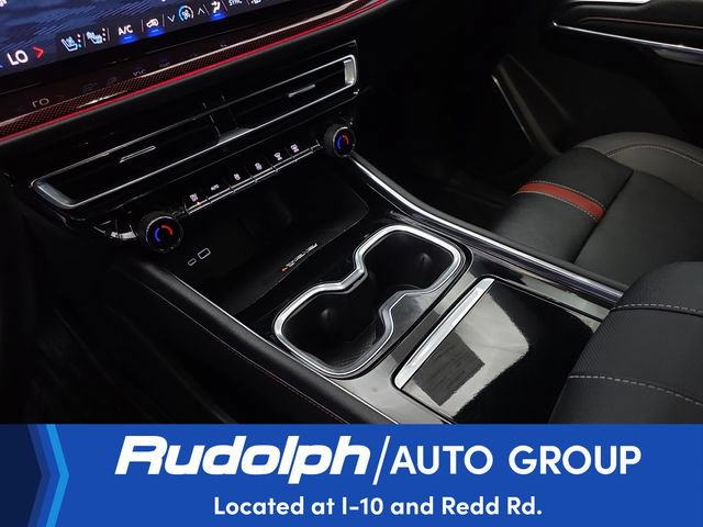 Used 2025 Chevrolet Traverse RS FWD image 22