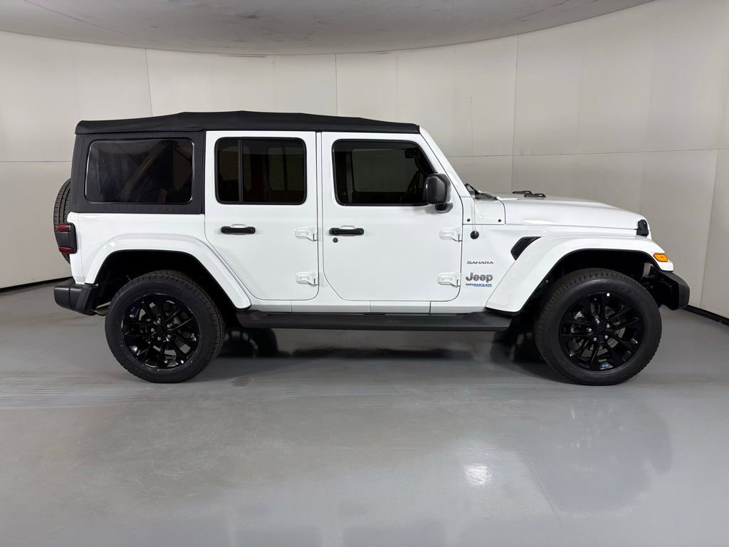 Used 2022 Jeep Wrangler Unlimited Sahara AWD/4WD image 9