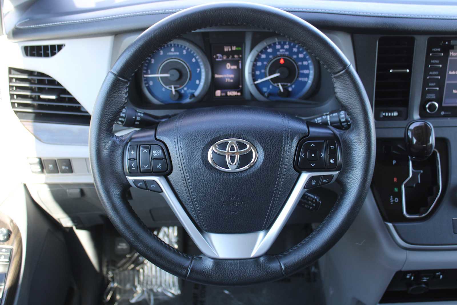 Used 2020 Toyota Sienna XLE w/ XLE Navigation Package image 15