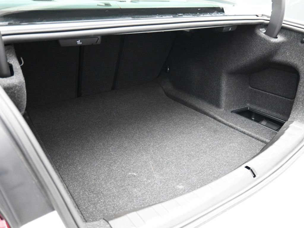 New 2025 BMW 330i xDrive Sedan w/ Convenience Package image 17