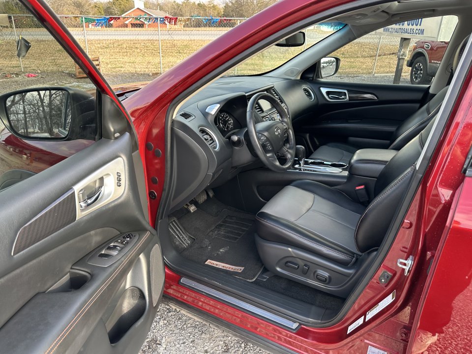 Used 2020 Nissan Pathfinder SL image 14