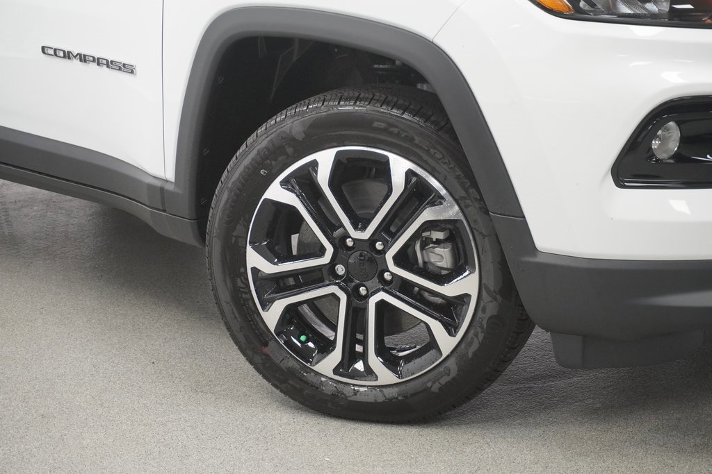 Certified 2024 Jeep Compass Limited w/ Sun and Sound Group image 4