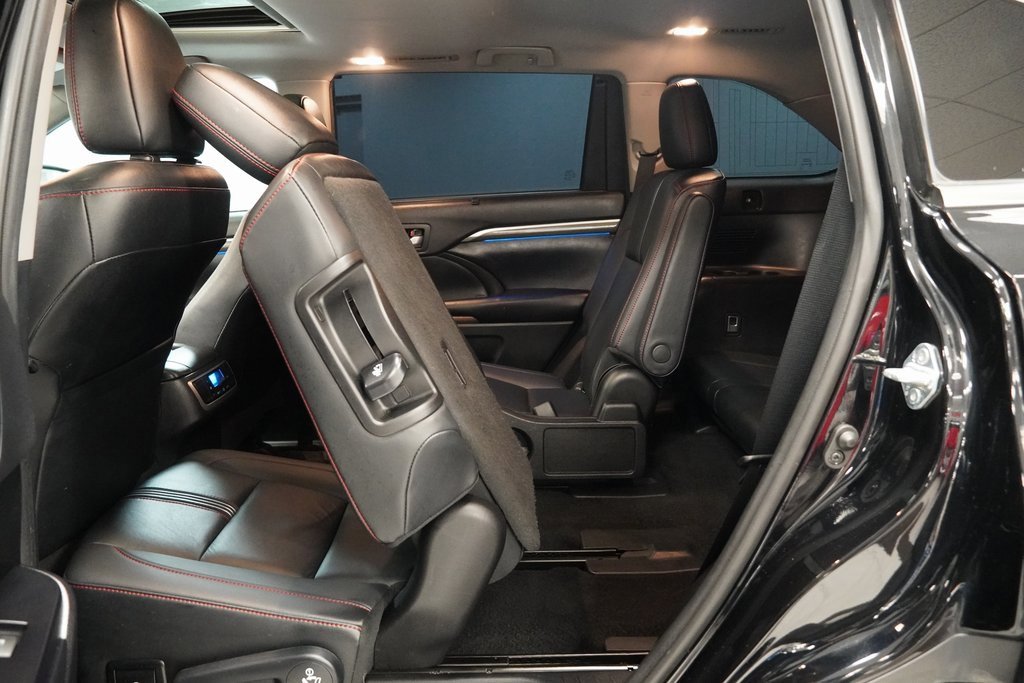 Used 2019 Toyota Highlander SE image 23