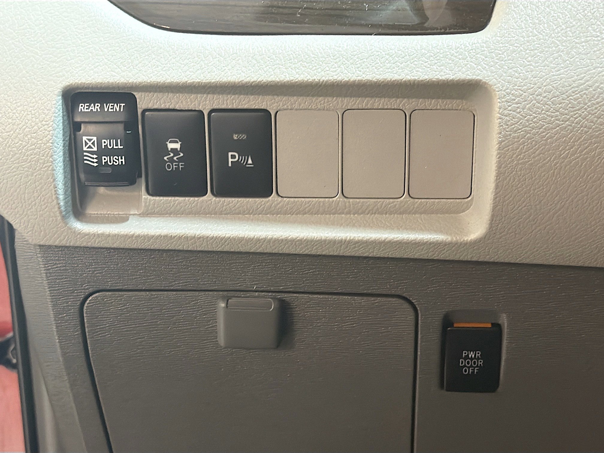 Used 2019 Toyota Sienna XLE image 17