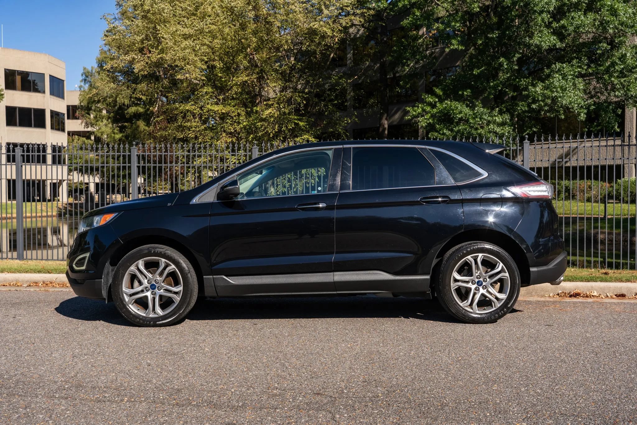 Used 2016 Ford Edge Titanium FWD image 6