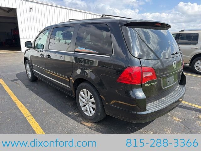 Used 2012 Volkswagen Routan SE image 3