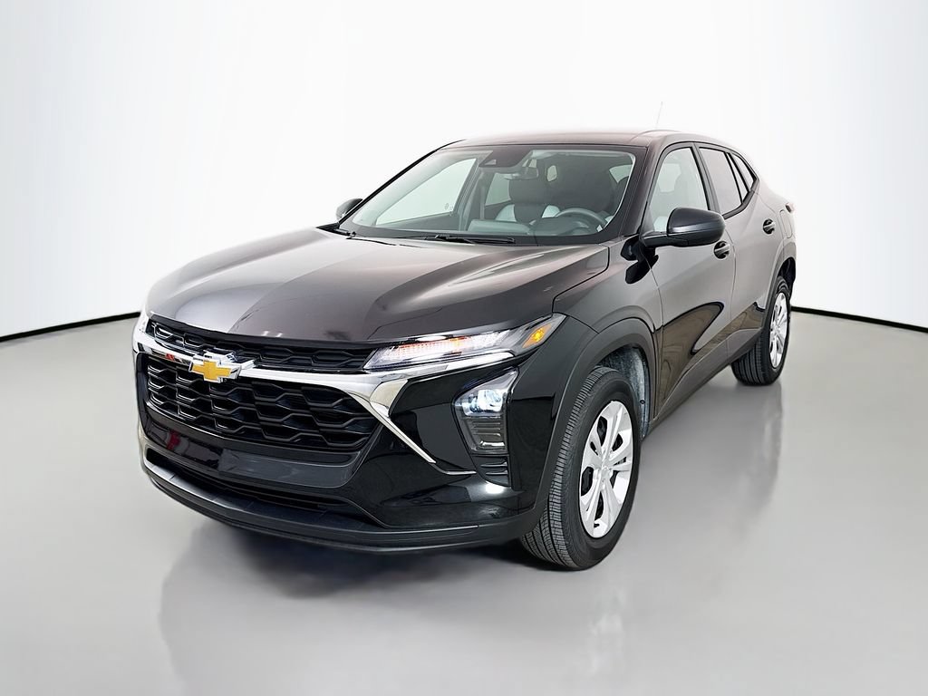 Used 2026 Chevrolet Trax LS FWD image 3