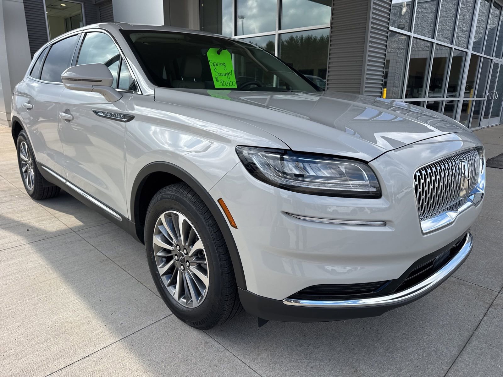 Used 2023 Lincoln Nautilus FWD w/ Premium Package image 9