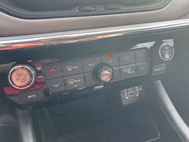 Used 2024 Jeep Compass Limited image 20