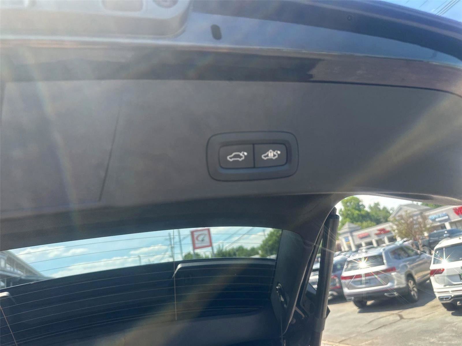 Used 2025 Volvo XC40 B5 Core AWD/4WD image 17