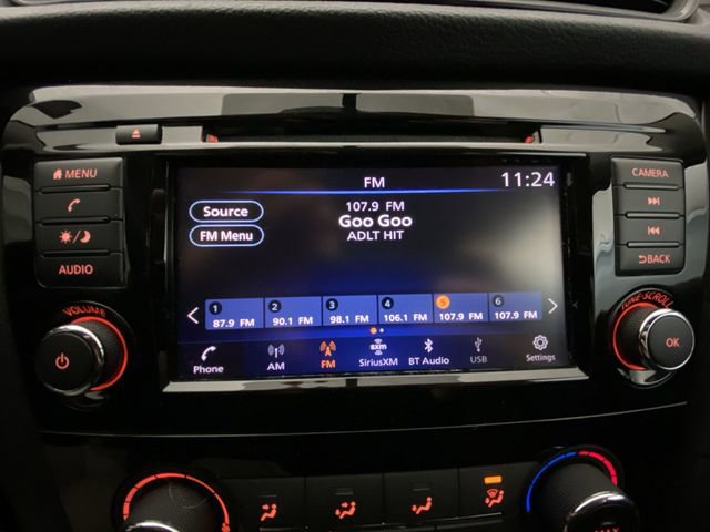 Used 2018 Nissan Rogue S image 16