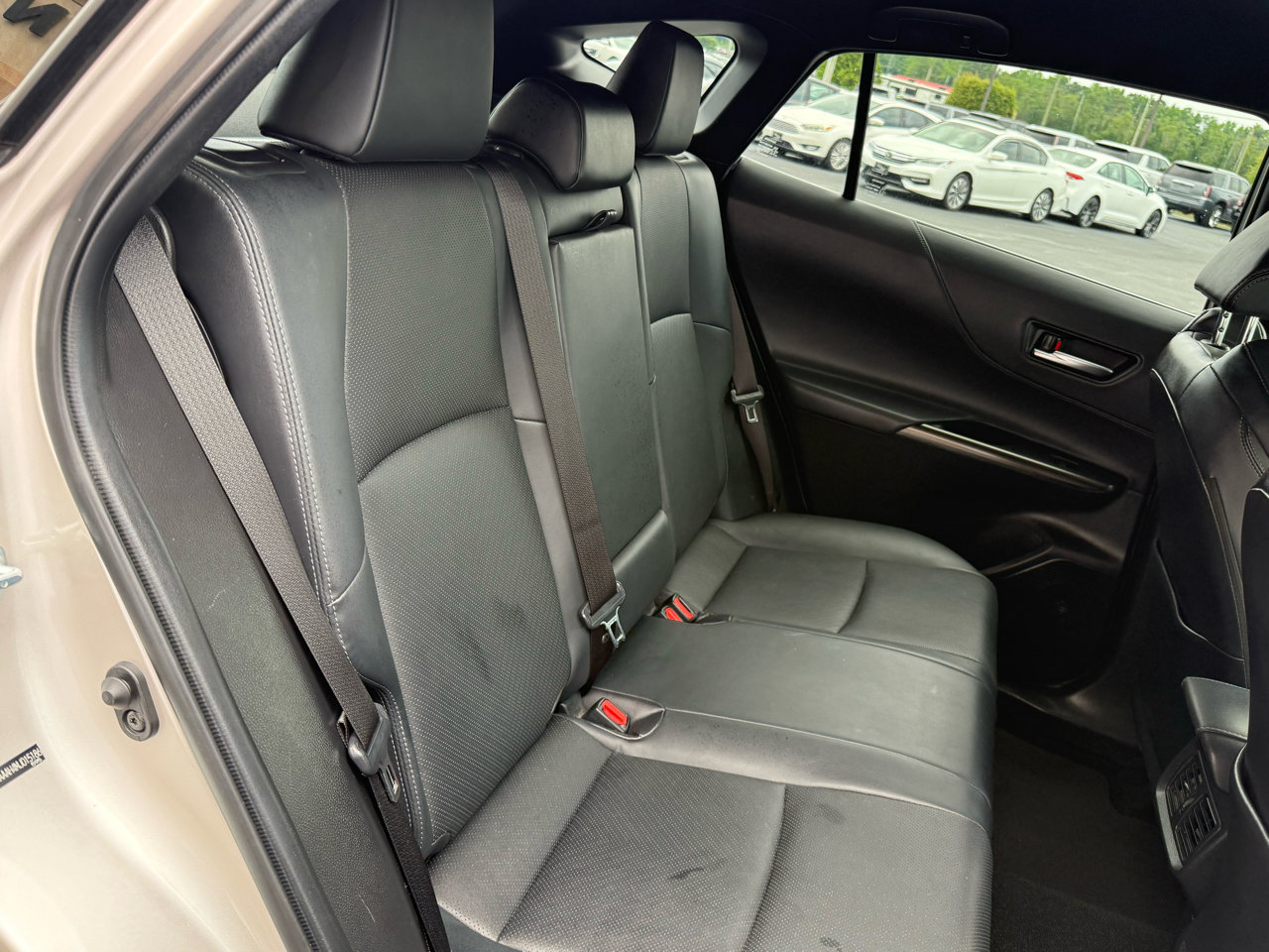 Used 2021 Toyota Venza XLE image 15